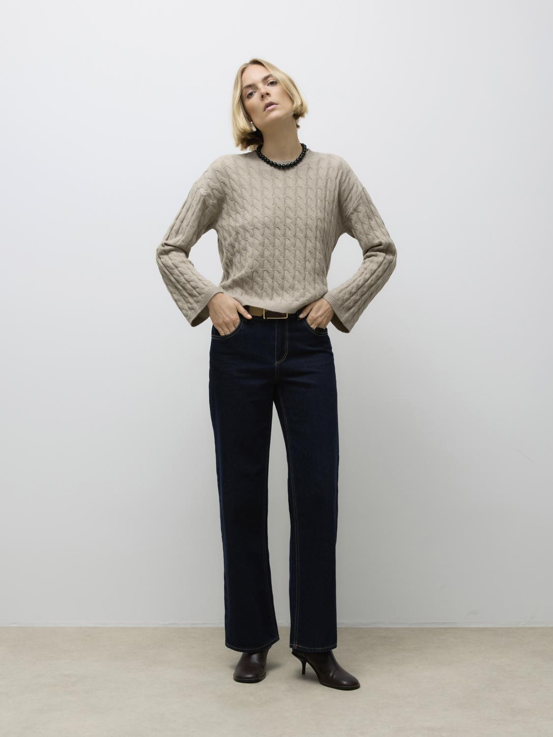 model_shot-front_full